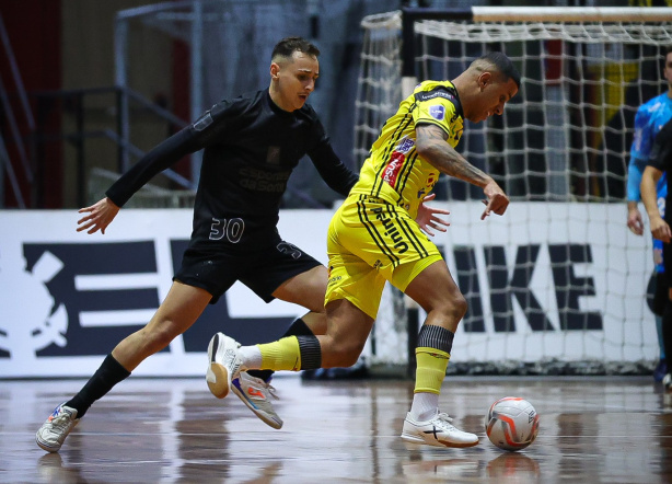 Corinthians empata com o Jaragu� em duelo pela LNF