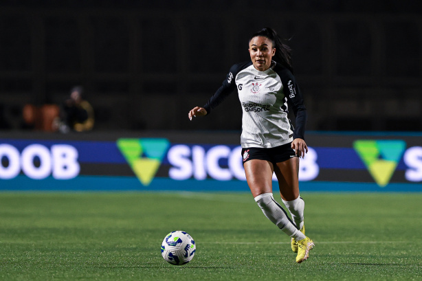 Thaís Regina, contratada nesta temporada, é peça fundamental na zaga do Corinthians