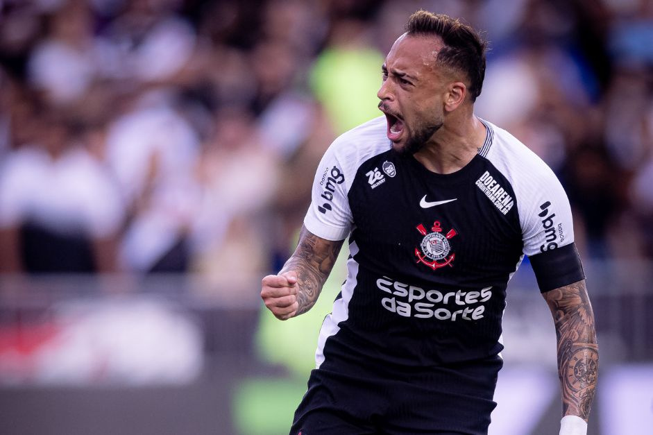 Corinthians tenta comprar Maycon, mas dívida com Shakhtar trava negociação