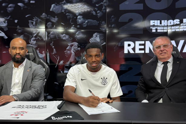 Corinthians anuncia renova��o de Andr�