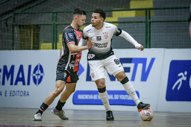 Andrey foi o autor do gol salvador do Corinthians contra o Joinville