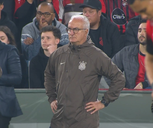 Dorival explica mudança tática e valoriza solidez defensiva do Corinthians na Copa do Brasil