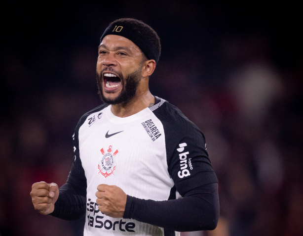Memphis retorna aos gramados em vitória do Corinthians na Copa do Brasil