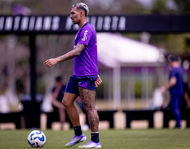 Matheuzinho já treina sem limitações com o elenco do Corinthians