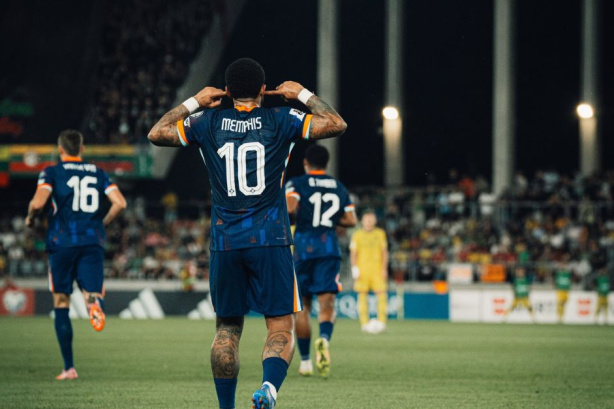 Memphis se isolou como o maior artilheiro de todos os tempos da seleção da Holanda