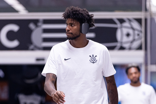 Hugo Souza chega a São Paulo e reforça o Corinthians para decisão da Copa do Brasil