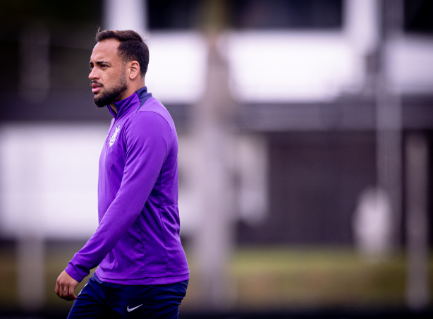 Maycon foi um dos jogadores que conversou com torcedores organizados nesta sexta
