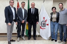 Carlos Teixeira, Eduardo Salusse e Mauricio Chamati (� direita) se encontraram com Osmar Stabile e a conselheira Mirian Athie, representando o Corinthians, em setembro de 2025