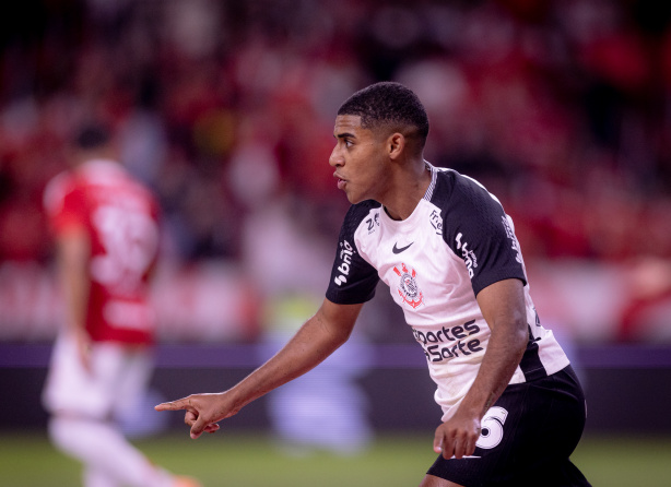 Gui Negão comemorando gol marcado contra o Internacional