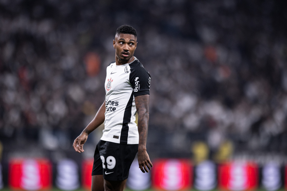 RECUPERAÇÃO INICIADA! Vitinho é operado no joelho e Corinthians inicia planejamento para sua regeneração