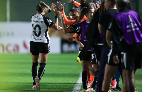 Gabi Zanotti comemorando o primeiro gol do Corinthians contra o Independiente Santa Fe