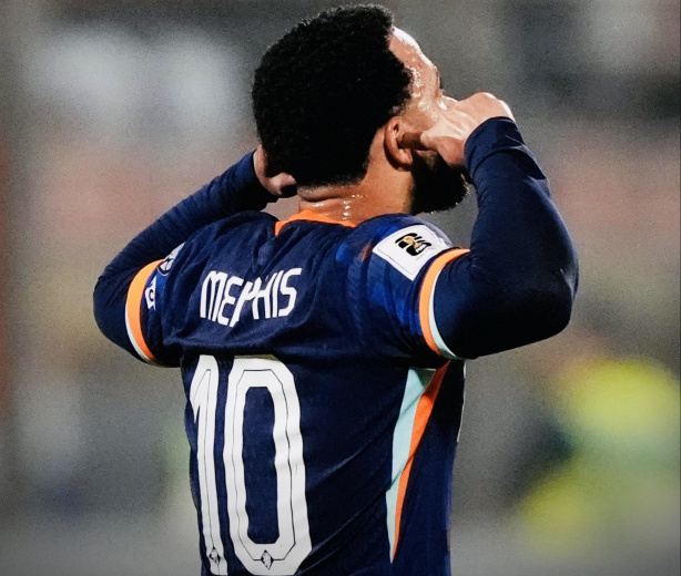 Memphis marcou o quarto gol da goleada da Holanda