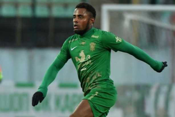 Diego Palacios volta a jogar pelo Karpaty após quase dois meses