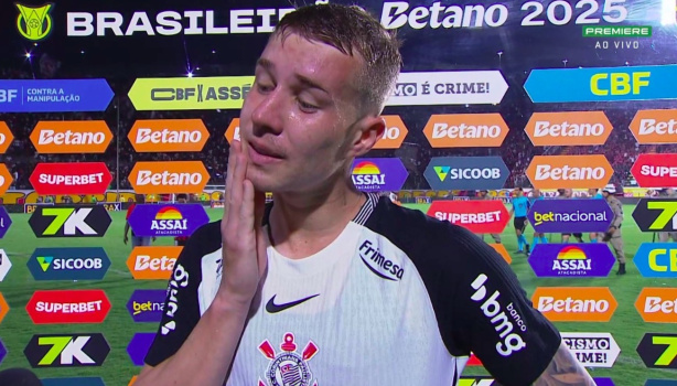 Charles aliviado ap�s ter marcado o gol da vit�ria do Corinthians no Barrad�o, em Salvador