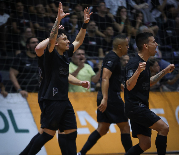 Luisinho é um dos concorrentes a seleção do mês de outubro da LNF
