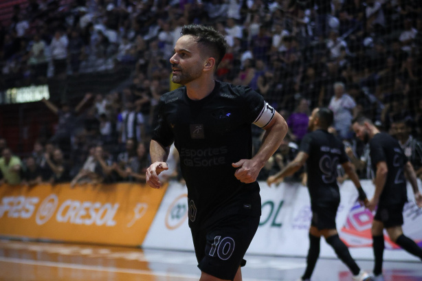 �dolo do Corinthians comenta sequ�ncia na reta final da temporada e convoca a Fiel para decis�o