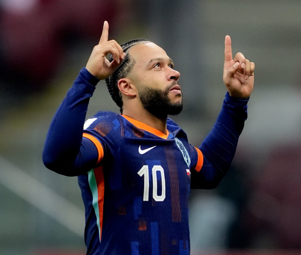 Lenda da Holanda 'alfineta' atacante do Corinthians e questiona peso dos gols pela seleção