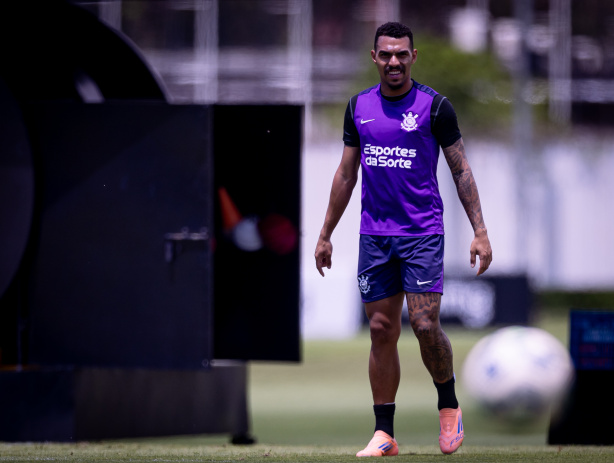 Matheuzinho deve ser titular do Corinthians na partida contra o S�o Paulo