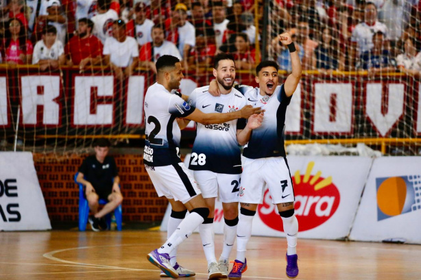 Marlon marcou o gol da vitória do Corinthians sobre o Campo Mourão