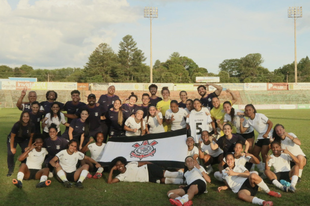 O Corinthians classificou-se para a final do Paulista Feminino Sub-17 após vencer a Ferroviária nos pênaltis