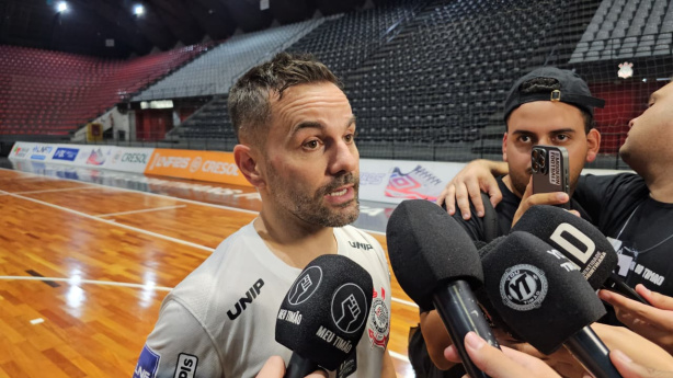 Deives enaltece temporada vitoriosa e conex�o com�a�torcida do Corinthians em final de carreira