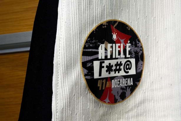 Corinthians agradece campanha 'Doe Arena' com patch especial em jogo do Brasileirão