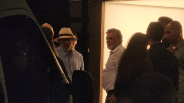 Lula, vestido com um chap�u, chegou ao hotel em que tamb�m est� hospedada a delega��o do Corinthians