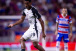 Promessa do Corinthians marca em estreia como titular em derrota para o Fortaleza