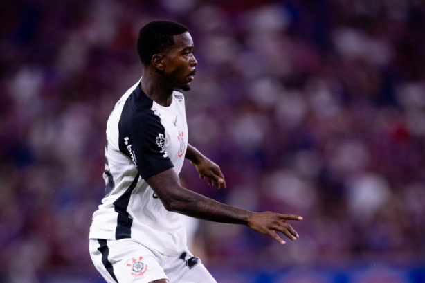 Cac� em a��o pelo Corinthians diante do Fortaleza