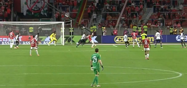 O Corinthians vencia o Internacional até o último lance da partida, quando foi assinalado pênalti para os gaúchos