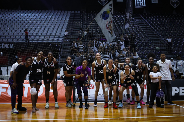 Corinthians est� a uma vit�ria de ser campe�o do torneio estadual