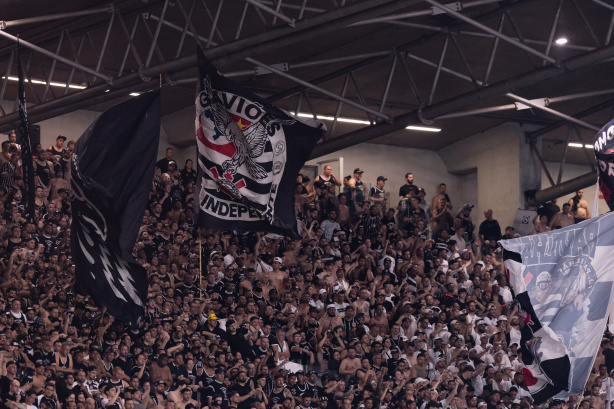 A torcida do Corinthians fez a festa em pleno Mineirão