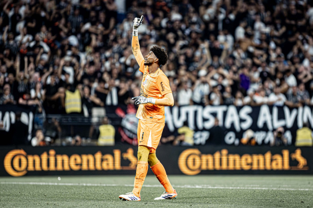 Arquero del Corinthians destaca trabajo en equipo y sueña con ganar la Copa