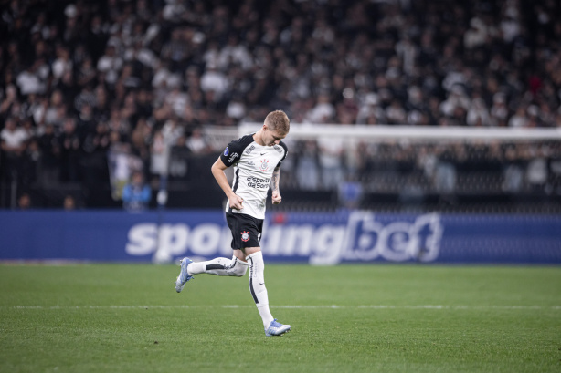 O volante Charles pode ser o único desfalque do Corinthians contra o Vasco