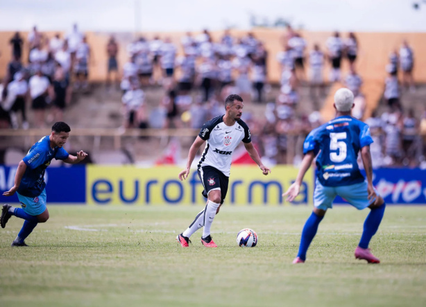 Thomas Lisboa foi mantido na escalação inicial pelo técnico William Batista