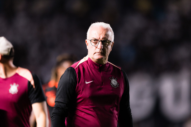 Dorival Júnior comenta planejamento para sequência do ano e destaca necessidade de reforços