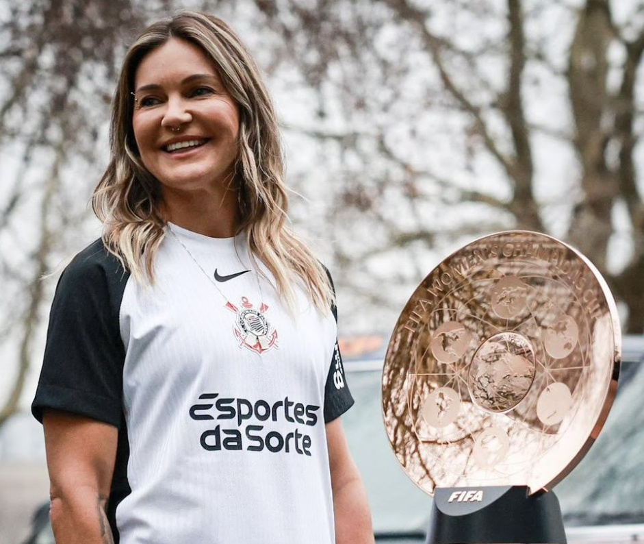 Gabi Zanotti representa o Corinthians em evento com entrevistas e ...