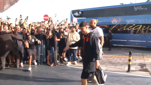 Corinthians desembarcou em Brasília na tarde deste sábado