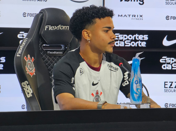 Kaio César foi apresentado nesta terça-feira pelo Corinthians