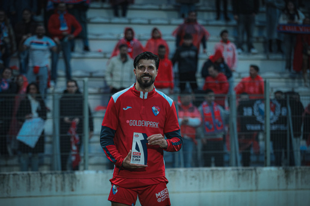 Héctor Hernández foi o melhor em campo em sua estreia por novo clube