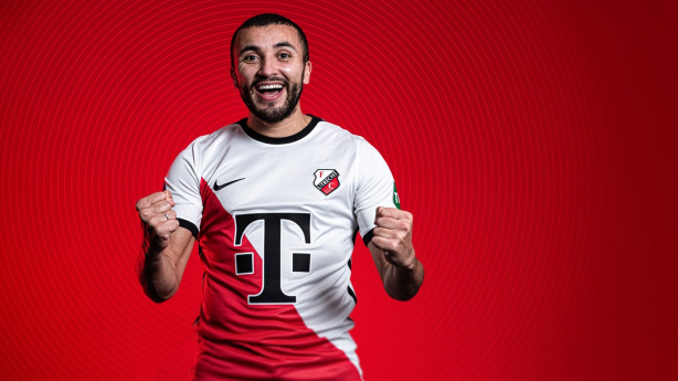 Corinthians confirma Zakaria Labyad e anima torcida