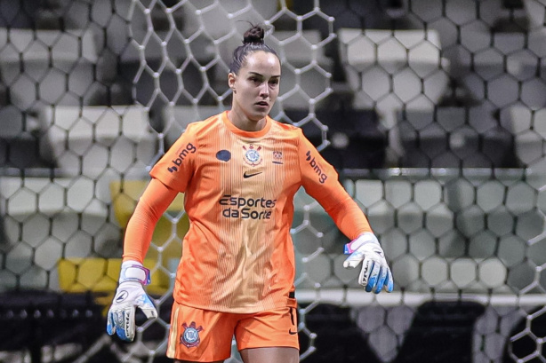 Nicole valoriza concorrência com Lelê pela titularidade no gol do Corinthians