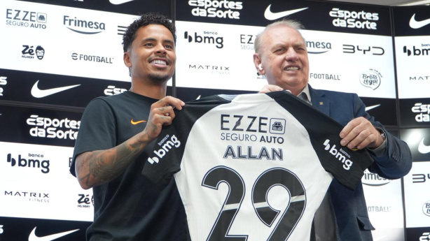 Allan � apresentado como jogador do Corinthians