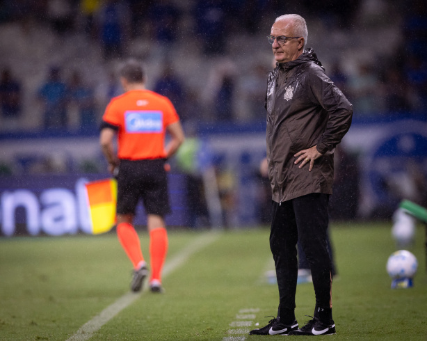 Dorival Júnior foi expulso no empate do Corinthians diante do Cruzeiro