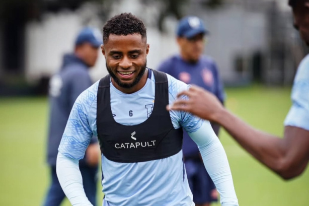 Diego Palacios não entra em campo desde o dia 5 de fevereiro