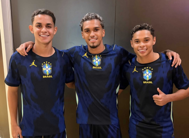 Atletas do Corinthians participam de evento do lan�amento da camisa 2 da Sele��o Brasileira