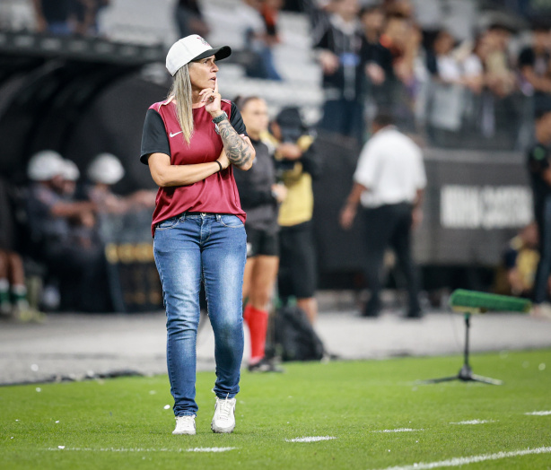 Emily Lima celebra estreia na Neo QuĂ­mica Arena com vitĂłria e aponta ajustes no Corinthians