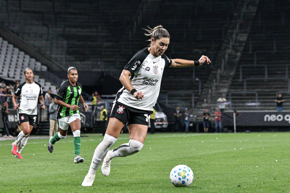 Gabi Zanotti valoriza trs pontos em casa e faz crticas arbitragem aps goleada do Corinthians