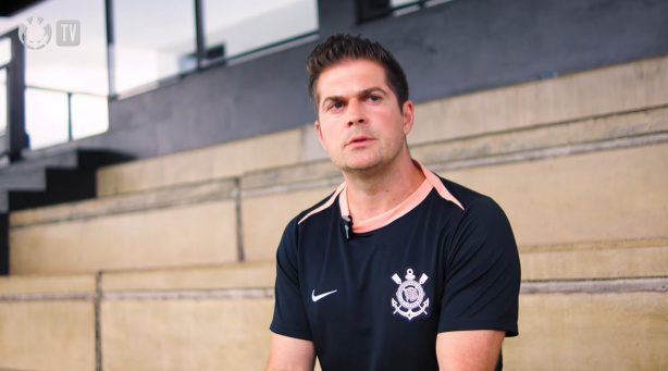 Formação humana e surpresa como campeão: conheça Douglas Pilar, técnico do Sub-16 do Corinthians