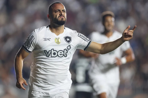 Corinthians mantém negociações por Arthur Cabral com o Botafogo e pode incluir Pedro Raul